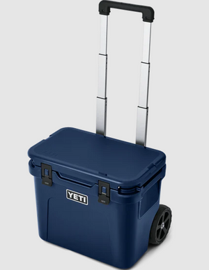 YETI ROADIE 32 WHEELED HARD COOLER [Cl:NAVY]